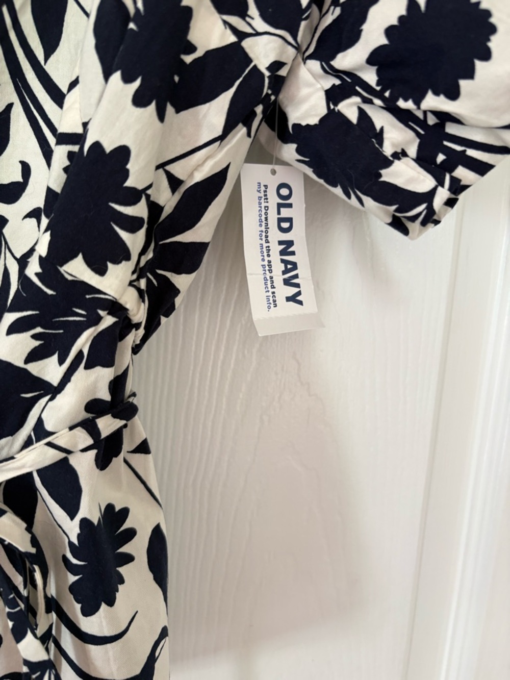 NWT Old Navy Navy White Floral Wrap Top Puff Sleeve Tie Waist - Picture 6 of 15